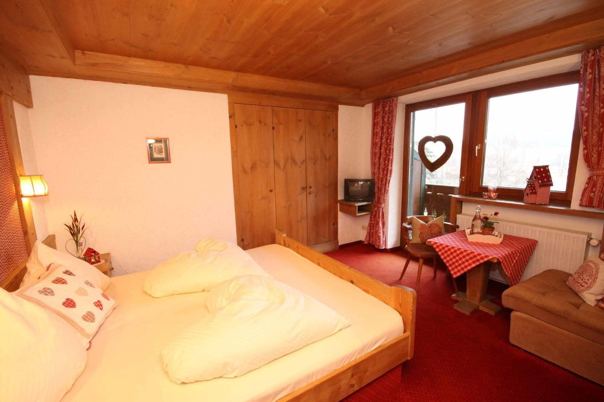 Dreimaederlhaus - Das Vegetarische Boutique Hotel 福森 外观 照片